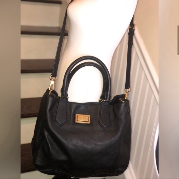 MARC JACOBS Black Satchel Crossbody Raspberry Interior w Central Zipping Pocket - Picture 10 of 16